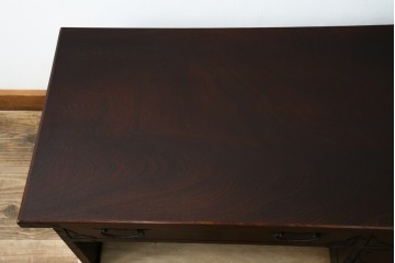 中古　美品　欅(ケヤキ)材　民芸　引手金具の細やかな意匠が目を引く文机　(R-084451)