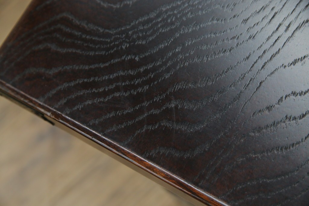 中古　美品　欅(ケヤキ)材　民芸　引手金具の細やかな意匠が目を引く文机　(R-084451)