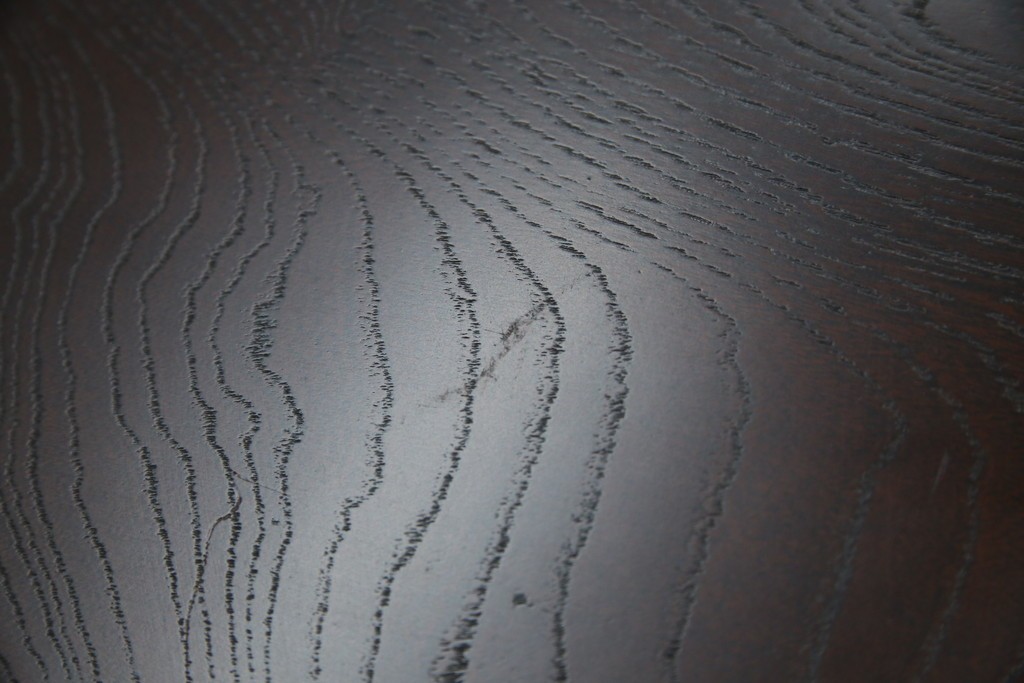 中古　美品　欅(ケヤキ)材　民芸　引手金具の細やかな意匠が目を引く文机　(R-084451)