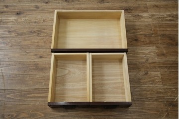 中古　美品　欅(ケヤキ)材　民芸　引手金具の細やかな意匠が目を引く文机　(R-084451)