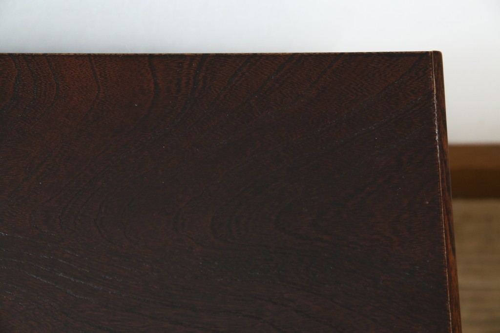 中古　美品　欅(ケヤキ)材　民芸　引手金具の細やかな意匠が目を引く文机　(R-084451)