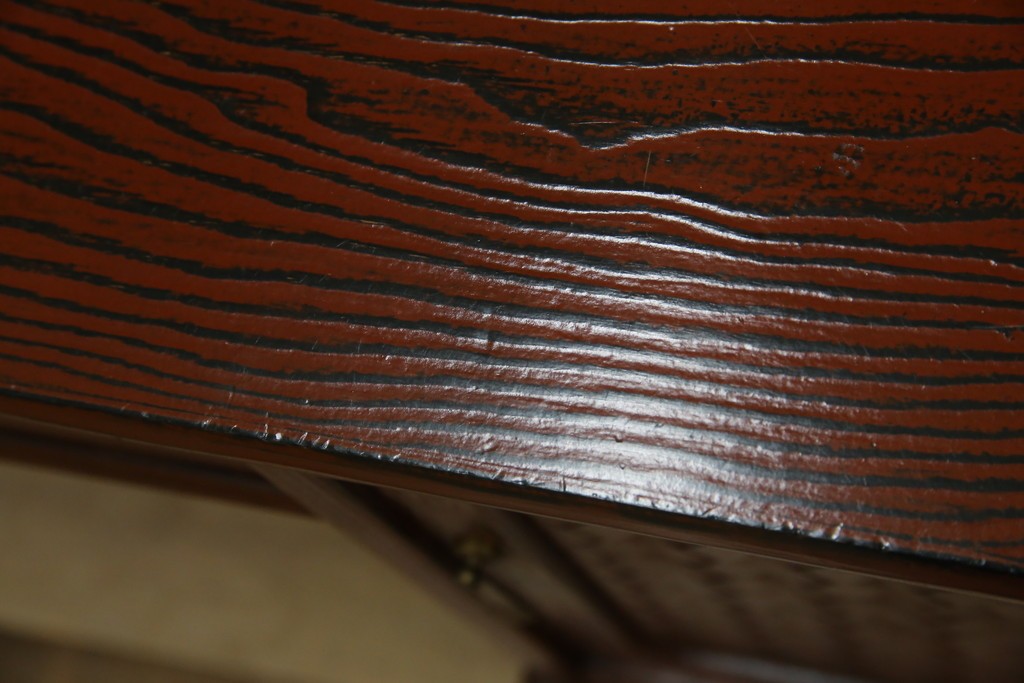 中古　高級品!!　高島屋デパート取り扱い　伝統技法　「杢目出し漆塗り」(根来漆塗り)　内部桐材　職人の技が光る!実用性とデザイン性を兼ね備えた座卓　(R-084452)