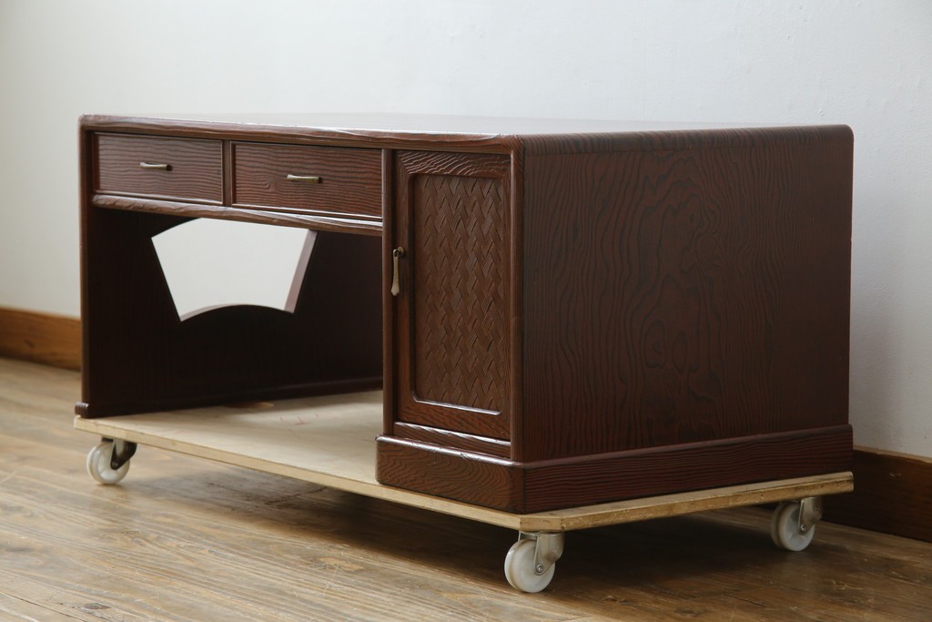 中古　高級品!!　高島屋デパート取り扱い　伝統技法　「杢目出し漆塗り」(根来漆塗り)　内部桐材　職人の技が光る!実用性とデザイン性を兼ね備えた座卓　(R-084452)