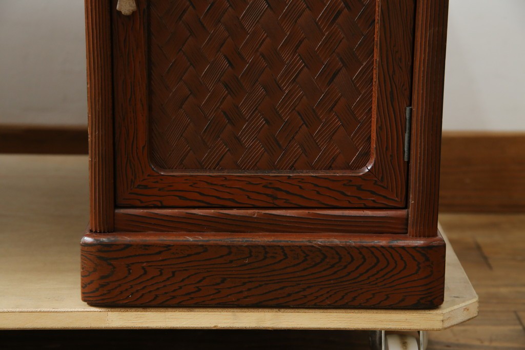 中古　高級品!!　高島屋デパート取り扱い　伝統技法　「杢目出し漆塗り」(根来漆塗り)　内部桐材　職人の技が光る!実用性とデザイン性を兼ね備えた座卓　(R-084452)