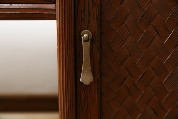 中古　高級品!!　高島屋デパート取り扱い　伝統技法　「杢目出し漆塗り」(根来漆塗り)　内部桐材　職人の技が光る!実用性とデザイン性を兼ね備えた座卓　(R-084452)