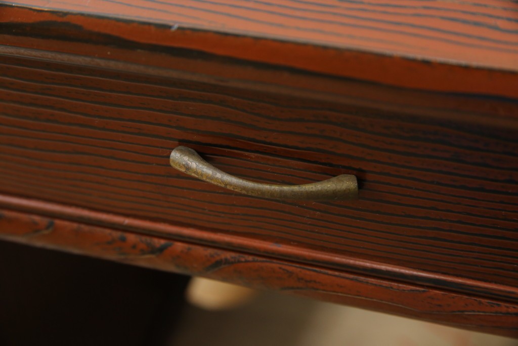 中古　高級品!!　高島屋デパート取り扱い　伝統技法　「杢目出し漆塗り」(根来漆塗り)　内部桐材　職人の技が光る!実用性とデザイン性を兼ね備えた座卓　(R-084452)