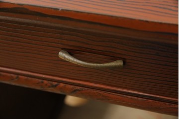 中古　高級品!!　高島屋デパート取り扱い　伝統技法　「杢目出し漆塗り」(根来漆塗り)　内部桐材　職人の技が光る!実用性とデザイン性を兼ね備えた座卓　(R-084452)