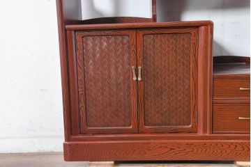 中古　高級品!!　高島屋デパート取り扱い　伝統技法　「杢目出し漆塗り」(根来漆塗り)　内部桐材　上品な色味と艶が目を惹く飾り棚(違い棚、収納棚、茶棚、戸棚)(R-084453)