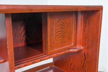 中古　高級品!!　高島屋デパート取り扱い　伝統技法　「杢目出し漆塗り」(根来漆塗り)　内部桐材　上品な色味と艶が目を惹く飾り棚(違い棚、収納棚、茶棚、戸棚)(R-084453)