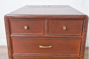中古　美品　高級品!!　高島屋デパート取り扱い　伝統技法　「杢目出し漆塗り」(根来漆塗り)　内部桐材　細部まで職人のこだわりを感じる上ブタ付きの小引き出し(卓上収納、小物収納)(R-084454)