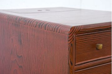 中古　美品　高級品!!　高島屋デパート取り扱い　伝統技法　「杢目出し漆塗り」(根来漆塗り)　内部桐材　細部まで職人のこだわりを感じる上ブタ付きの小引き出し(卓上収納、小物収納)(R-084454)
