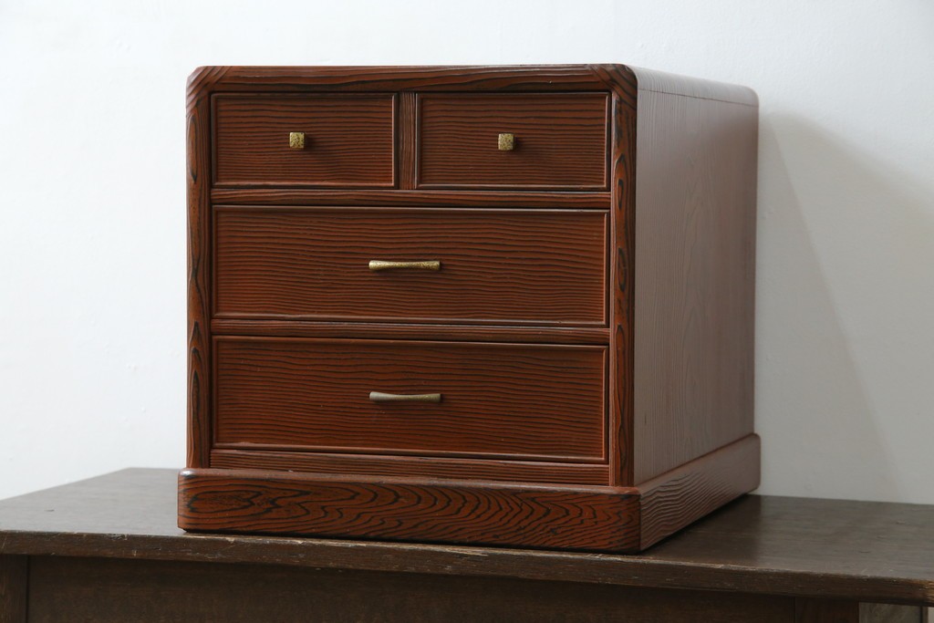 中古　美品　高級品!!　高島屋デパート取り扱い　伝統技法　「杢目出し漆塗り」(根来漆塗り)　内部桐材　細部まで職人のこだわりを感じる上ブタ付きの小引き出し(卓上収納、小物収納)(R-084454)