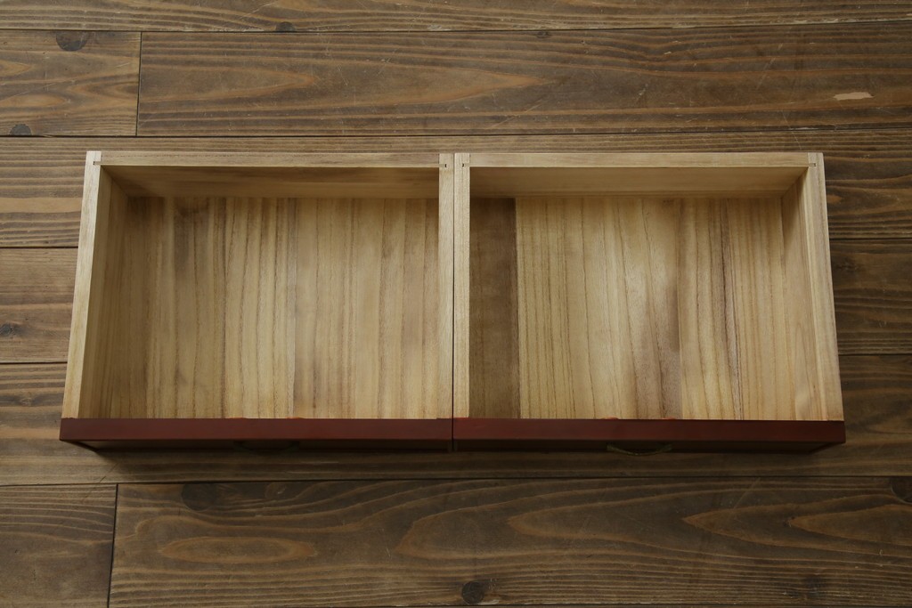 中古　美品　高級品!!　高島屋デパート取り扱い　伝統技法　「杢目出し漆塗り」(根来漆塗り)　内部桐材　細部まで職人のこだわりを感じる上ブタ付きの小引き出し(卓上収納、小物収納)(R-084454)