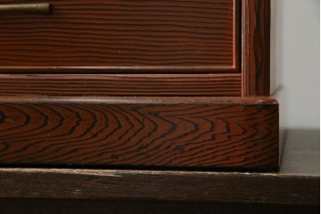 中古　美品　高級品!!　高島屋デパート取り扱い　伝統技法　「杢目出し漆塗り」(根来漆塗り)　内部桐材　細部まで職人のこだわりを感じる上ブタ付きの小引き出し(卓上収納、小物収納)(R-084454)