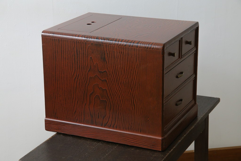 中古　美品　高級品!!　高島屋デパート取り扱い　伝統技法　「杢目出し漆塗り」(根来漆塗り)　内部桐材　細部まで職人のこだわりを感じる上ブタ付きの小引き出し(卓上収納、小物収納)(R-084454)