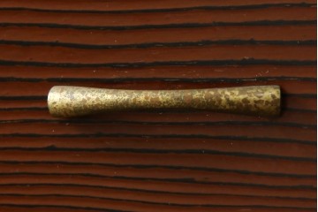 中古　美品　高級品!!　高島屋デパート取り扱い　伝統技法　「杢目出し漆塗り」(根来漆塗り)　内部桐材　細部まで職人のこだわりを感じる上ブタ付きの小引き出し(卓上収納、小物収納)(R-084454)