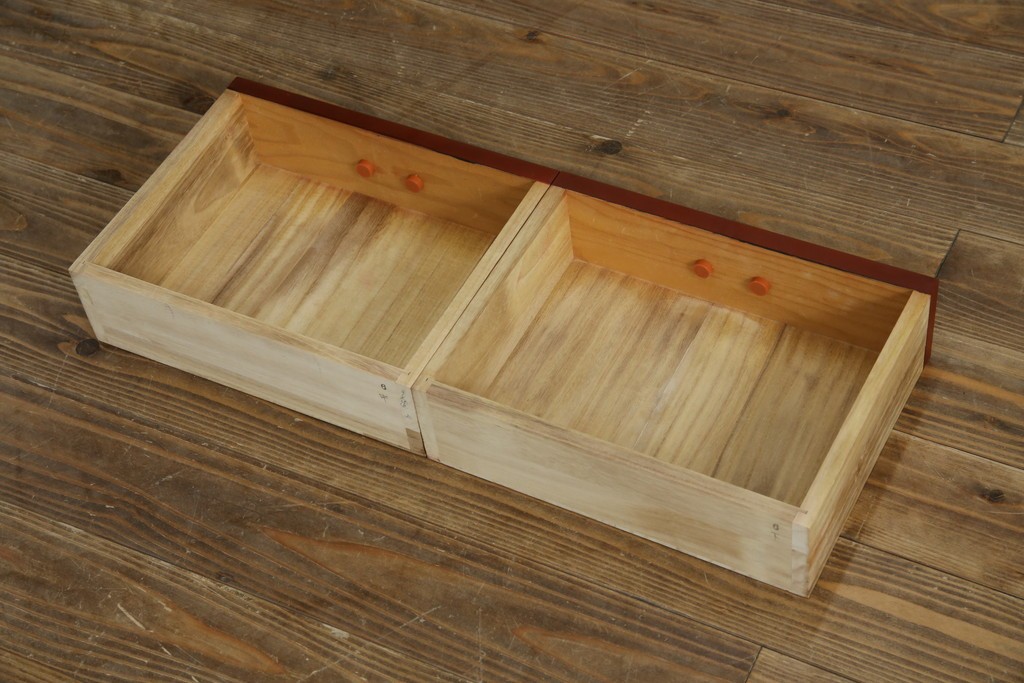 中古　美品　高級品!!　高島屋デパート取り扱い　伝統技法　「杢目出し漆塗り」(根来漆塗り)　内部桐材　細部まで職人のこだわりを感じる上ブタ付きの小引き出し(卓上収納、小物収納)(R-084454)