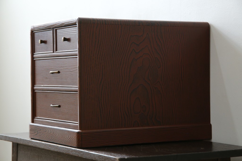 中古　美品　高級品!!　高島屋デパート取り扱い　伝統技法　「杢目出し漆塗り」(根来漆塗り)　内部桐材　細部まで職人のこだわりを感じる上ブタ付きの小引き出し(卓上収納、小物収納)(R-084454)