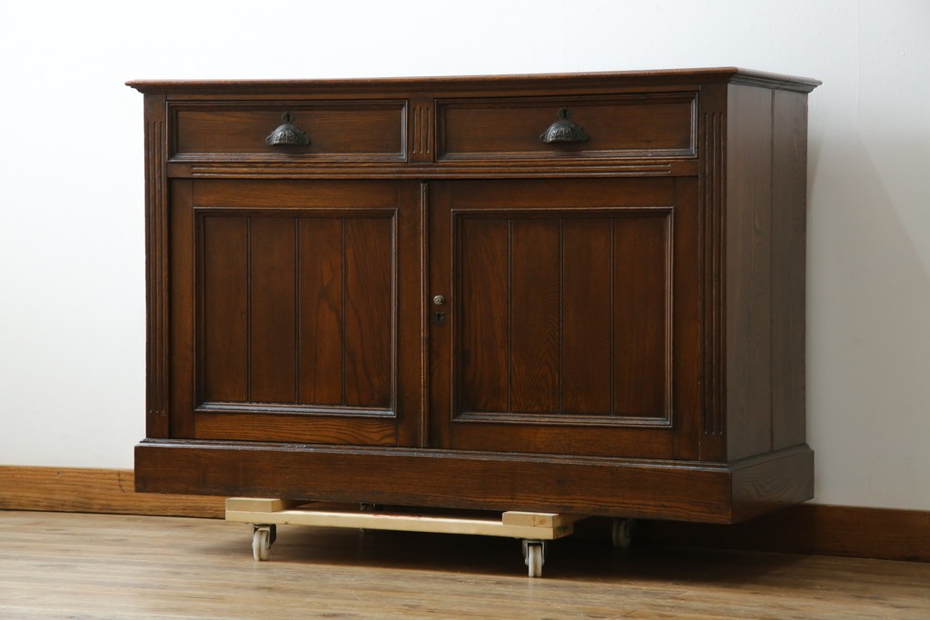 和製アンティーク　逸品!!　大正ロマン　タモ材　意匠を凝らしたデザインが魅力的な古い洋館のキャビネット　(R-084455)