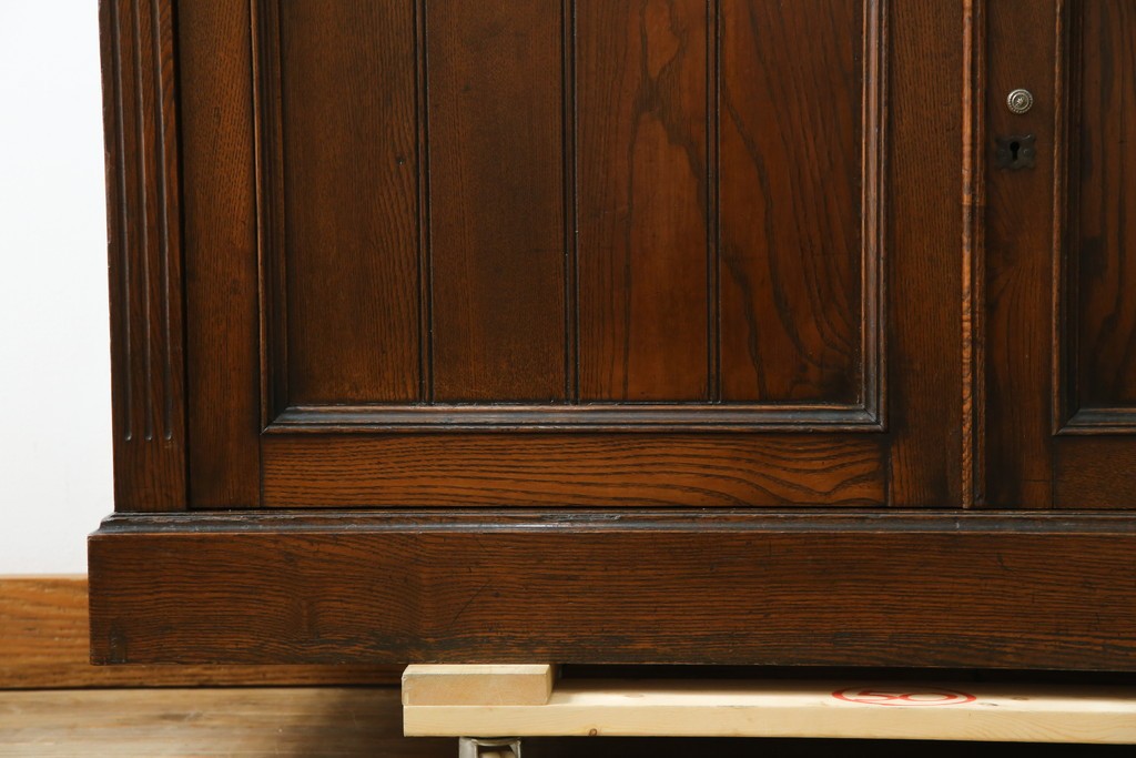 和製アンティーク　逸品!!　大正ロマン　タモ材　意匠を凝らしたデザインが魅力的な古い洋館のキャビネット　(R-084455)