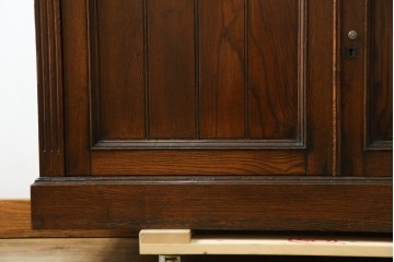 和製アンティーク　逸品!!　大正ロマン　タモ材　意匠を凝らしたデザインが魅力的な古い洋館のキャビネット　(R-084455)