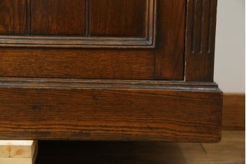 和製アンティーク　逸品!!　大正ロマン　タモ材　意匠を凝らしたデザインが魅力的な古い洋館のキャビネット　(R-084455)