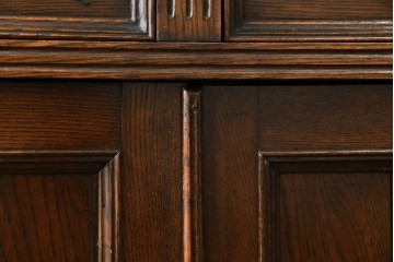 和製アンティーク　逸品!!　大正ロマン　タモ材　意匠を凝らしたデザインが魅力的な古い洋館のキャビネット　(R-084455)