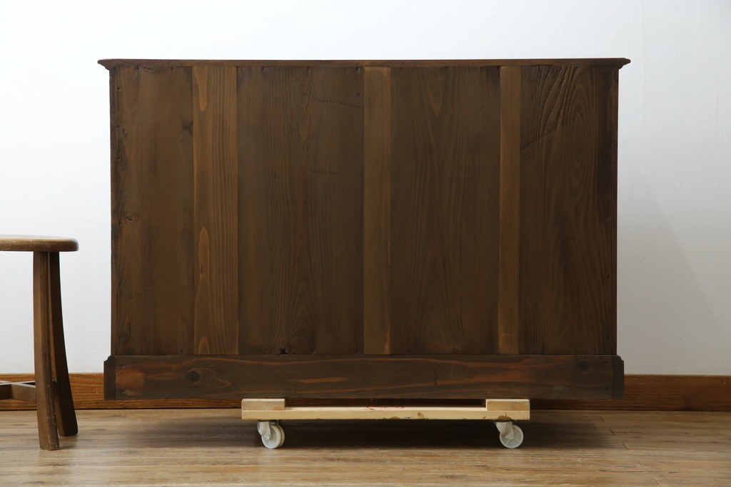 和製アンティーク　逸品!!　大正ロマン　タモ材　意匠を凝らしたデザインが魅力的な古い洋館のキャビネット　(R-084455)