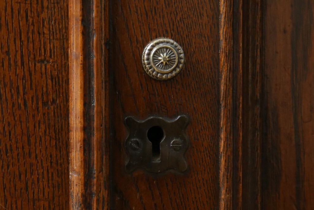 和製アンティーク　逸品!!　大正ロマン　タモ材　意匠を凝らしたデザインが魅力的な古い洋館のキャビネット　(R-084455)