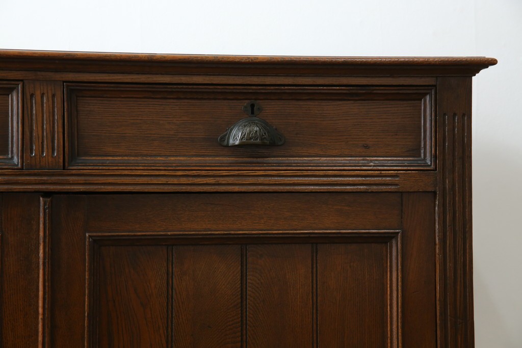 和製アンティーク　逸品!!　大正ロマン　タモ材　意匠を凝らしたデザインが魅力的な古い洋館のキャビネット　(R-084455)