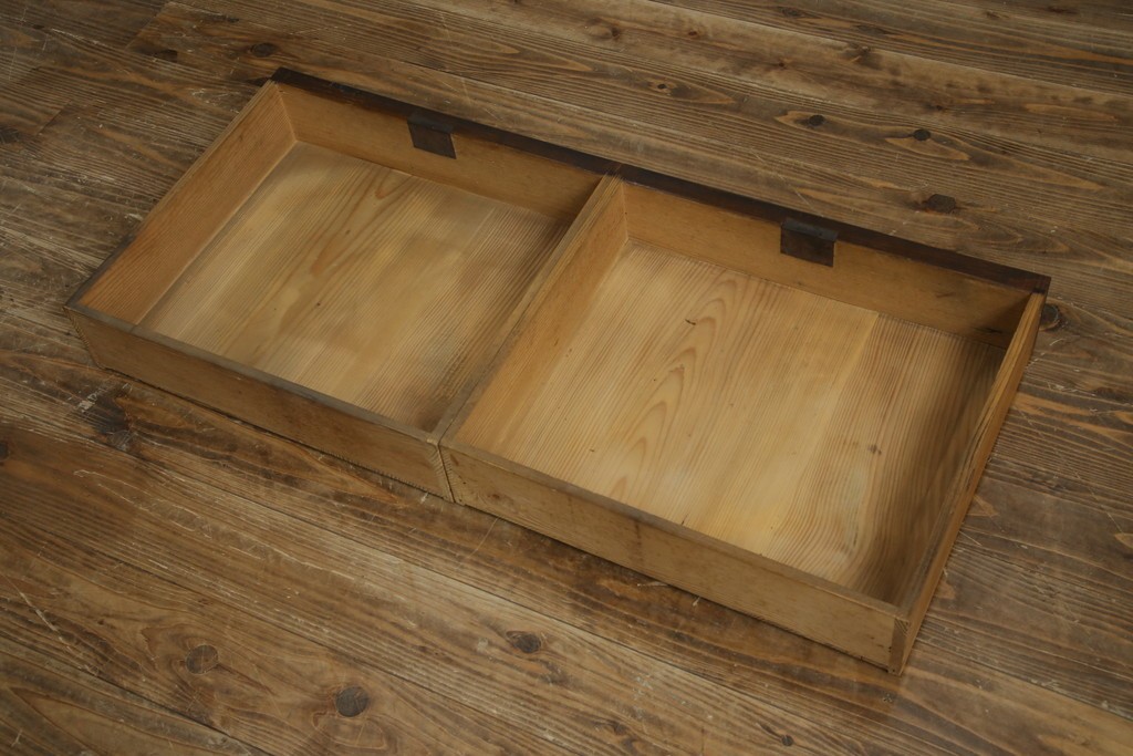 和製アンティーク　逸品!!　大正ロマン　タモ材　意匠を凝らしたデザインが魅力的な古い洋館のキャビネット　(R-084455)