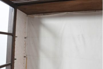 和製アンティーク　逸品!!　大正ロマン　タモ材　脚(台輪)付きリメイク　ガラスの取っ手がポイント!意匠を凝らしたデザインが魅力的な古い洋館のキャビネット(食器棚、カップボード、収納棚、戸棚、飾り棚)(R-084456)