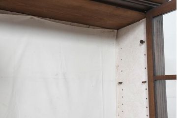 和製アンティーク　逸品!!　大正ロマン　タモ材　脚(台輪)付きリメイク　ガラスの取っ手がポイント!意匠を凝らしたデザインが魅力的な古い洋館のキャビネット(食器棚、カップボード、収納棚、戸棚、飾り棚)(R-084456)
