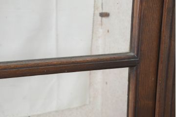 和製アンティーク　逸品!!　大正ロマン　タモ材　ガラスの取っ手がポイント!意匠を凝らしたデザインが魅力的な古い洋館の二段重ねキャビネット(食器棚、カップボード、収納棚、戸棚、飾り棚、バラ売り可能)(R-084457)