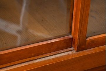 和製アンティーク　暮らしに溶け込む昭和レトロな温もりあふれる重ねガラス戸棚(食器棚、収納棚、キャビネット、本箱、書棚、陳列棚、飾り棚、ディスプレイ棚、店舗什器、バラ売り可能)(R-084458)