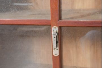 和製アンティーク　暮らしに溶け込む昭和レトロな温もりあふれる重ねガラス戸棚(食器棚、収納棚、キャビネット、本箱、書棚、陳列棚、飾り棚、ディスプレイ棚、店舗什器、バラ売り可能)(R-084458)