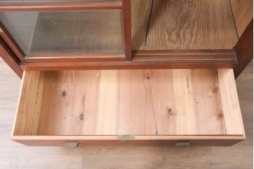 和製アンティーク　暮らしに溶け込む昭和レトロな温もりあふれる重ねガラス戸棚(食器棚、収納棚、キャビネット、本箱、書棚、陳列棚、飾り棚、ディスプレイ棚、店舗什器、バラ売り可能)(R-084458)