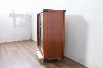 和製アンティーク　暮らしに溶け込む昭和レトロな温もりあふれるガラス戸棚(食器棚、収納棚、キャビネット、本箱、書棚、陳列棚、飾り棚、ディスプレイ棚、店舗什器)(R-084459)
