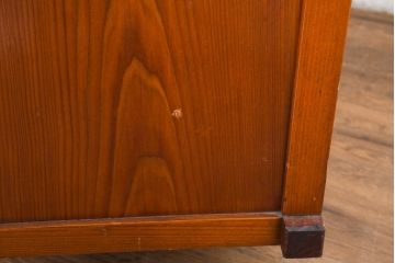 和製アンティーク　暮らしに溶け込む昭和レトロな温もりあふれるガラス戸棚(食器棚、収納棚、キャビネット、本箱、書棚、陳列棚、飾り棚、ディスプレイ棚、店舗什器)(R-084459)