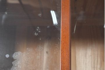 和製アンティーク　暮らしに溶け込む昭和レトロな温もりあふれる重ねガラス戸棚(食器棚、収納棚、キャビネット、本箱、書棚、陳列棚、飾り棚、ディスプレイ棚、店舗什器、バラ売り可能)(R-084461)