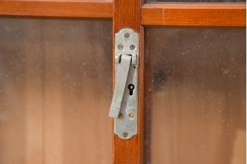 和製アンティーク　暮らしに溶け込む昭和レトロな温もりあふれる重ねガラス戸棚(食器棚、収納棚、キャビネット、本箱、書棚、陳列棚、飾り棚、ディスプレイ棚、店舗什器、バラ売り可能)(R-084461)