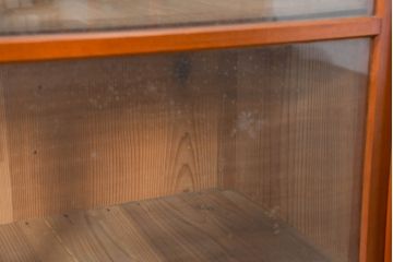 和製アンティーク　暮らしに溶け込む昭和レトロな温もりあふれる重ねガラス戸棚(食器棚、収納棚、キャビネット、本箱、書棚、陳列棚、飾り棚、ディスプレイ棚、店舗什器、バラ売り可能)(R-084461)