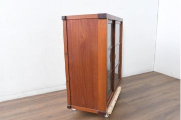 和製アンティーク　暮らしに溶け込む昭和レトロな温もりあふれるガラス戸棚(食器棚、収納棚、キャビネット、本箱、書棚、陳列棚、飾り棚、ディスプレイ棚、店舗什器)(R-084462)