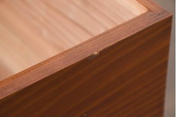 和製アンティーク　暮らしに溶け込む昭和レトロな温もりあふれるガラス戸棚(食器棚、収納棚、キャビネット、本箱、書棚、陳列棚、飾り棚、ディスプレイ棚、店舗什器)(R-084463)