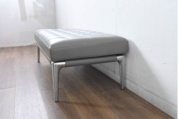 中古　Cassina(カッシーナ)　PHILIPPE STARCK(フィリップ・スタルク)　L26 VOLAGE bench(ヴォラージュ) 　X(革)　リビングを格上げする高級感あふれるヴォラージュベンチ(本革、レザーチェア、長椅子、長イス、2人掛け、二人掛け、2P)(定価71万5千円)(R-084464)