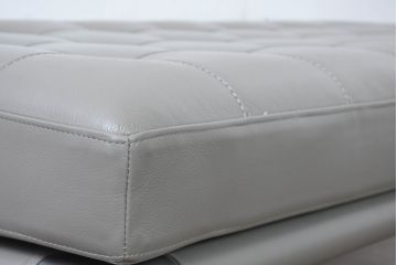 中古　Cassina(カッシーナ)　PHILIPPE STARCK(フィリップ・スタルク)　L26 VOLAGE bench(ヴォラージュ) 　X(革)　リビングを格上げする高級感あふれるヴォラージュベンチ(本革、レザーチェア、長椅子、長イス、2人掛け、二人掛け、2P)(定価71万5千円)(R-084464)