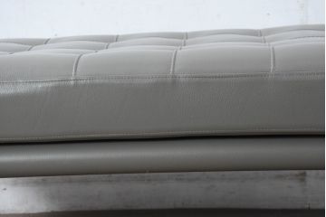 中古　Cassina(カッシーナ)　PHILIPPE STARCK(フィリップ・スタルク)　L26 VOLAGE bench(ヴォラージュ) 　X(革)　リビングを格上げする高級感あふれるヴォラージュベンチ(本革、レザーチェア、長椅子、長イス、2人掛け、二人掛け、2P)(定価71万5千円)(R-084464)