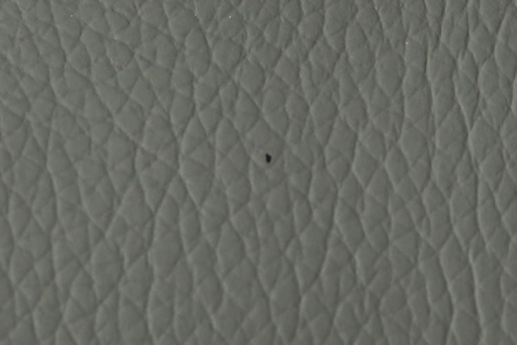 中古　Cassina(カッシーナ)　PHILIPPE STARCK(フィリップ・スタルク)　L26 VOLAGE bench(ヴォラージュ) 　X(革)　リビングを格上げする高級感あふれるヴォラージュベンチ　定価約71万5千円　(R-084464)