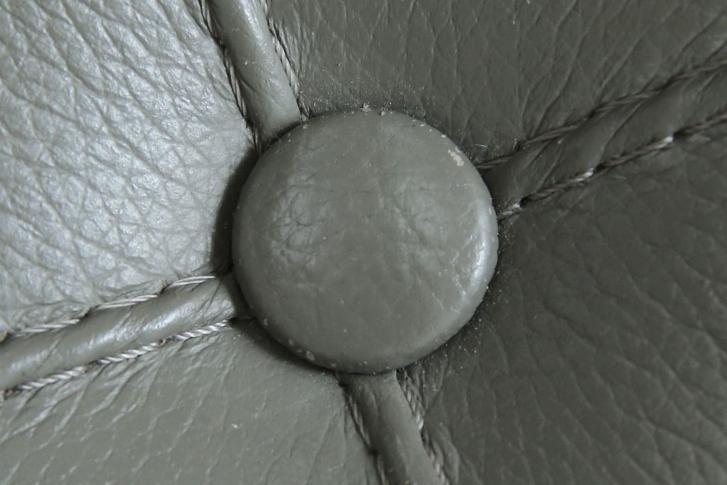 中古　Cassina(カッシーナ)　PHILIPPE STARCK(フィリップ・スタルク)　L26 VOLAGE bench(ヴォラージュ) 　X(革)　リビングを格上げする高級感あふれるヴォラージュベンチ　定価約71万5千円　(R-084464)