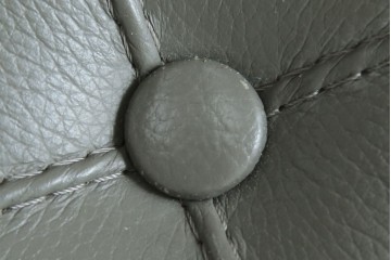 中古　Cassina(カッシーナ)　PHILIPPE STARCK(フィリップ・スタルク)　L26 VOLAGE bench(ヴォラージュ) 　X(革)　リビングを格上げする高級感あふれるヴォラージュベンチ　定価約71万5千円　(R-084464)